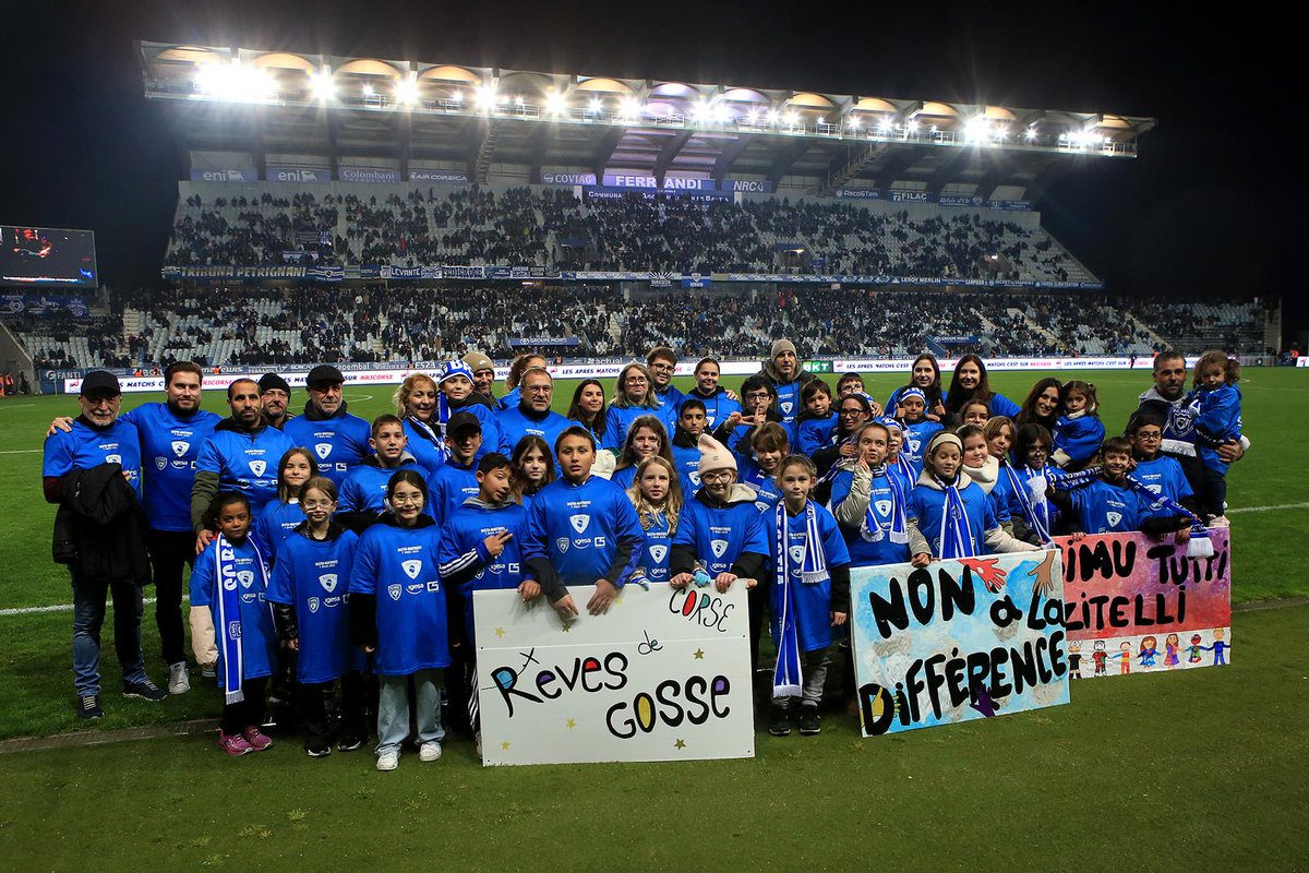 ASBastia92's tweet image. L’opération organisée par l’ASB92 avec le concours du SC Bastia, a été un franc succès. Les 50 enfants de l'association Rêves de Gosses ont vécu à Furiani un grand moment.1/3