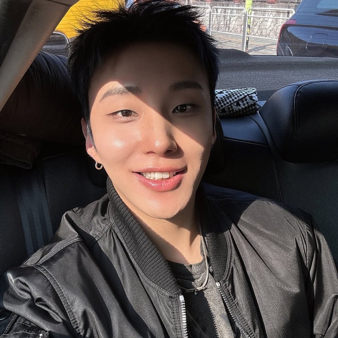 谁家高中生，或许是在网吧里认识的吗
<a href="/official_JDH93/">JUNGDAEHYUN</a>    <a href="/jongup_official/">Jongup_Official</a>