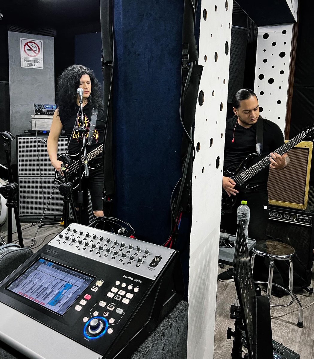 Unas fotos del ensayo! 
#weareantahkarana 
#antahkaranaband 
#antahkarana