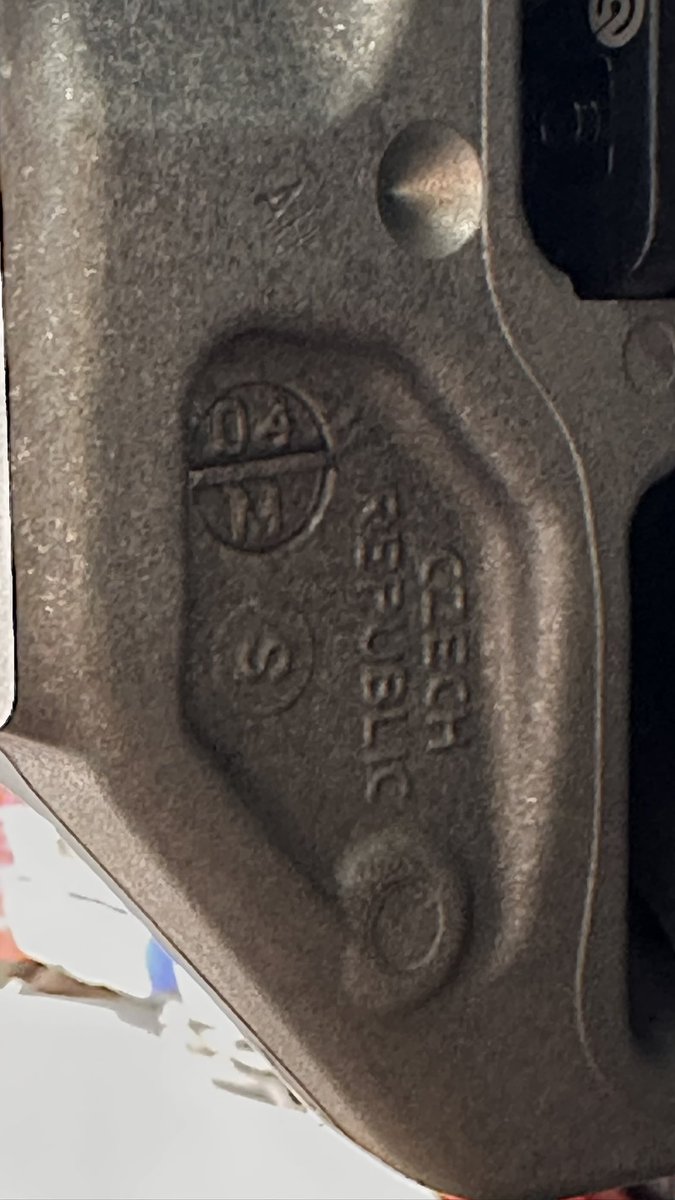 EFIEBER_ANDRE's tweet image. Im neuen Model Y sind nicht nur die Materialien hochwertiger, sondern auch die Bauteile auf einem neuen Level.

Beispielsweise ist das Lenkgetriebe jetzt Made in Germany 🇩🇪.
Auch die Brembo-Bremsen kommen nicht mehr aus China, sondern werden nun in Tschechien 🇨🇿 gefertigt!