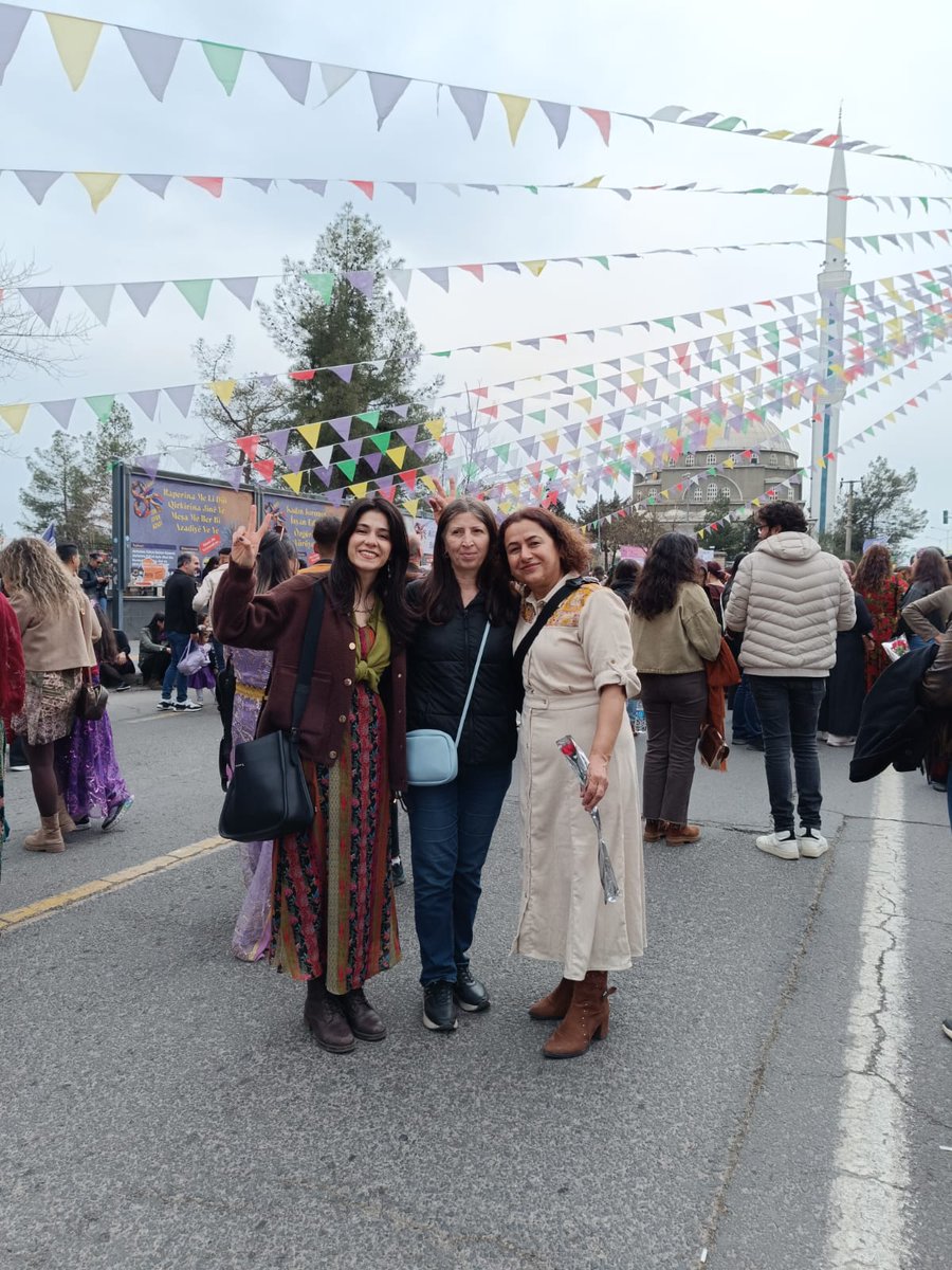 Kadınlar her yerde, direniş her yerde!

8 Mart’ta taleplerimizle, isyanımızla, dayanışmamızla alanlardaydık! Kadın mücadelesi sürüyor, kadınlar kazanacak! 
#8Mart #JinJiyanAzadî