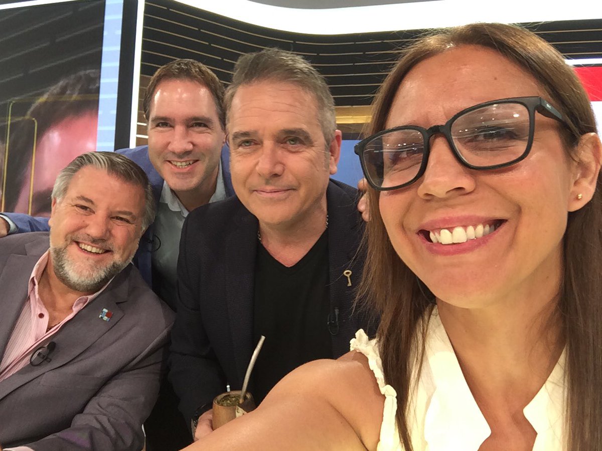 Ya estamos en vivo en Vivo el Sabado por A24 con la mejor informacion. Contanos, como arrancas tu sabado?