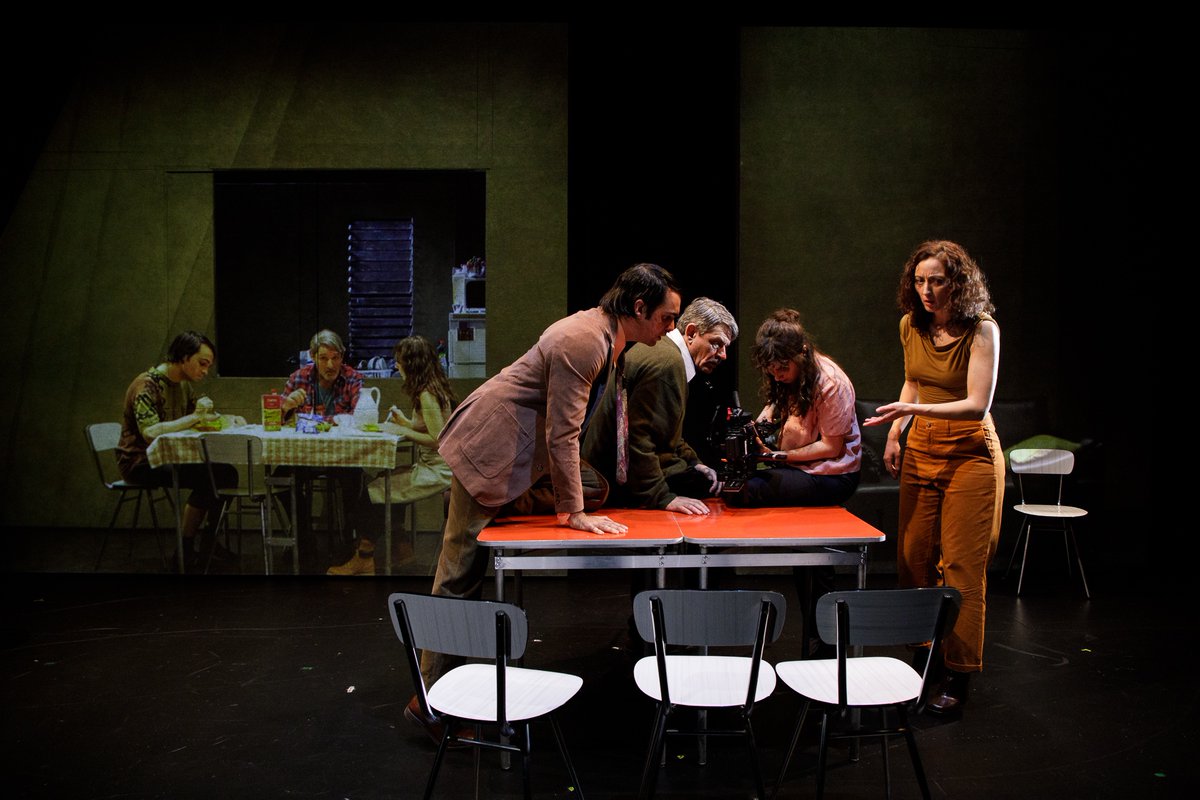 Esto es VULCANO y ayer estrenamos en el <a href="/centrodramatico/">CDN</a>. Estaremos hasta el 13 de abril. Escrita por Victoria Szpunberg y dirigida por Andrea Jiménez. 

Foto de Bárbara Sánchez Palomero.