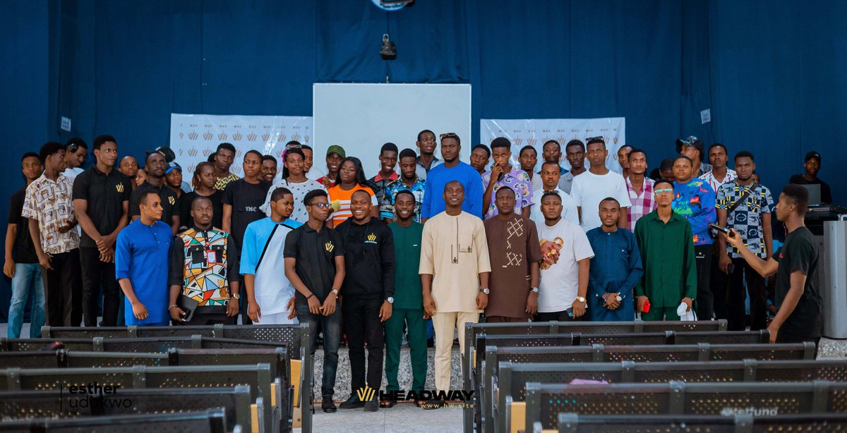 ehmarx495's tweet image. Honored to have spoken at the Traders Campus Tour sponsored by @HeadwayForex Connected with fellow traders and shared market insights. Thanks @HeadwayForex for an unforgettable event! #TradersCampusTour #HeadwayBroker #TradingEvent @Boithebear