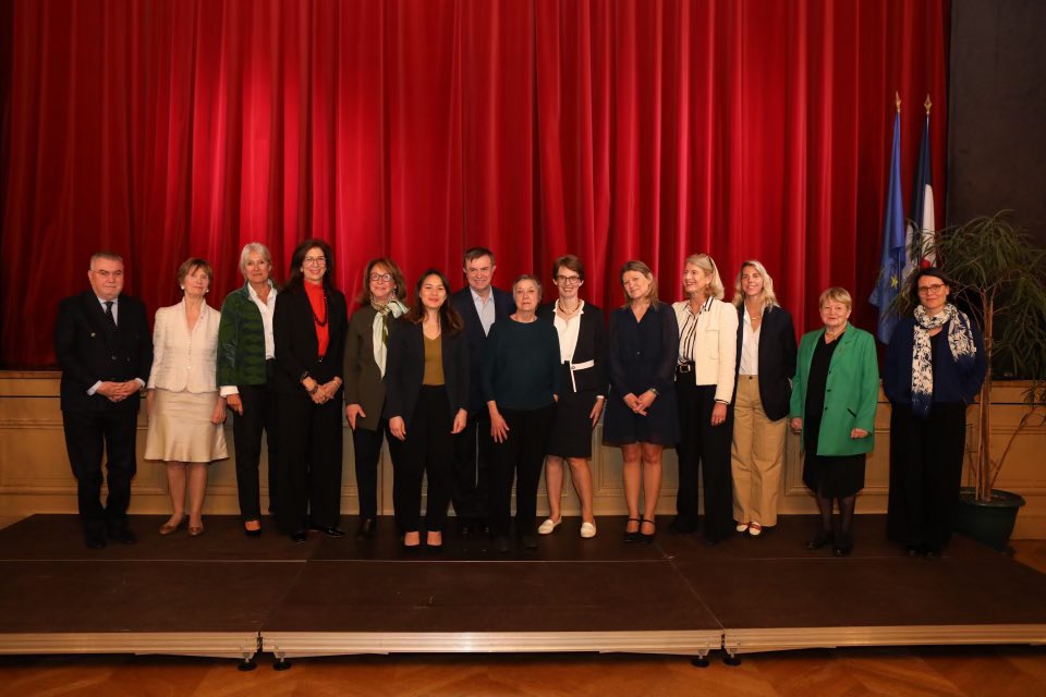 Iris Berthomier (@irisberthomier) on Twitter photo #8mars : avec l’équipe municipale <a href="/mairie6paris/">Mairie du 6ᵉ</a>,
nous avons remis la médaille 🥇 d’honneur du 6ème arrondissement
à des femmes remarquables.
Bravo à elles 👏 et merci au maire <a href="/jp_lecoq/">Jean-Pierre Lecoq</a> de cette initiative. #8mars : avec l’équipe municipale <a href="/mairie6paris/">Mairie du 6ᵉ</a>,
nous avons remis la médaille 🥇 d’honneur du 6ème arrondissement
à des femmes remarquables.
Bravo à elles 👏 et merci au maire <a href="/jp_lecoq/">Jean-Pierre Lecoq</a> de cette initiative.