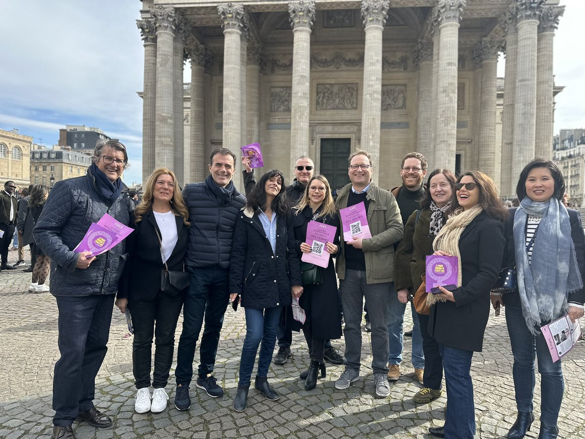 Avec <a href="/GabrielAttal/">Gabriel Attal</a> <a href="/sandrogozi/">Sandro Gozi</a> <a href="/SylvainMaillard/">Sylvain Maillard</a> <a href="/LesieurAntoine/">Antoine Lesieur</a> pour défendre le droit des femmes en Europe ce matin au Panthéon.
J ai pu présenter mon idée de développer à l’échelle européenne un planning familial itinérant ( via un ou deux bus par pays ) en partenariat avec les