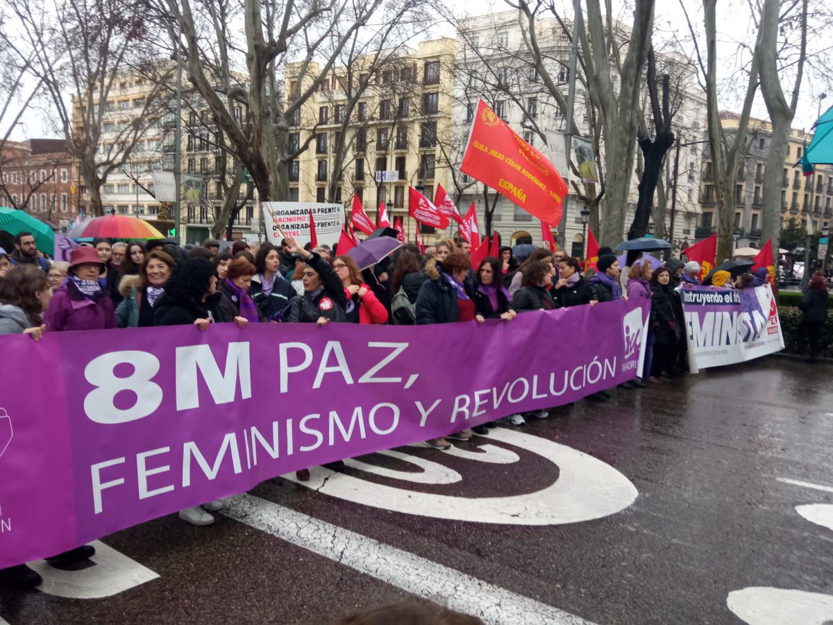 🎭 En el #8M recordamos que las mujeres sostienen las artes escénicas, pero en los teatros del INAEM las secciones más feminizadas siguen siendo las peor pagadas. Luchemos por la igualdad. ¡La cultura también debe ser feminista! ✊💜 #haybrechaenlapública #YaVamosTarde