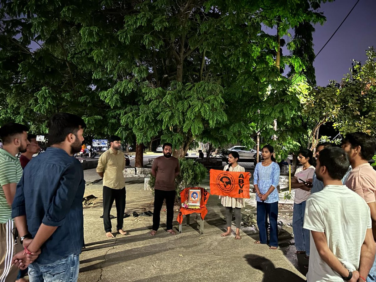 ABVP HCU paid tributes to Shri Mereddy Chandra Reddy Anna on his Balidan Diwas (04.03.2025) honoring his legacy with Pushparchana at North Shopcom.