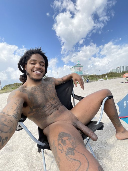 Beach weather ?☀️ https://t.co/6EAOIvTk9b