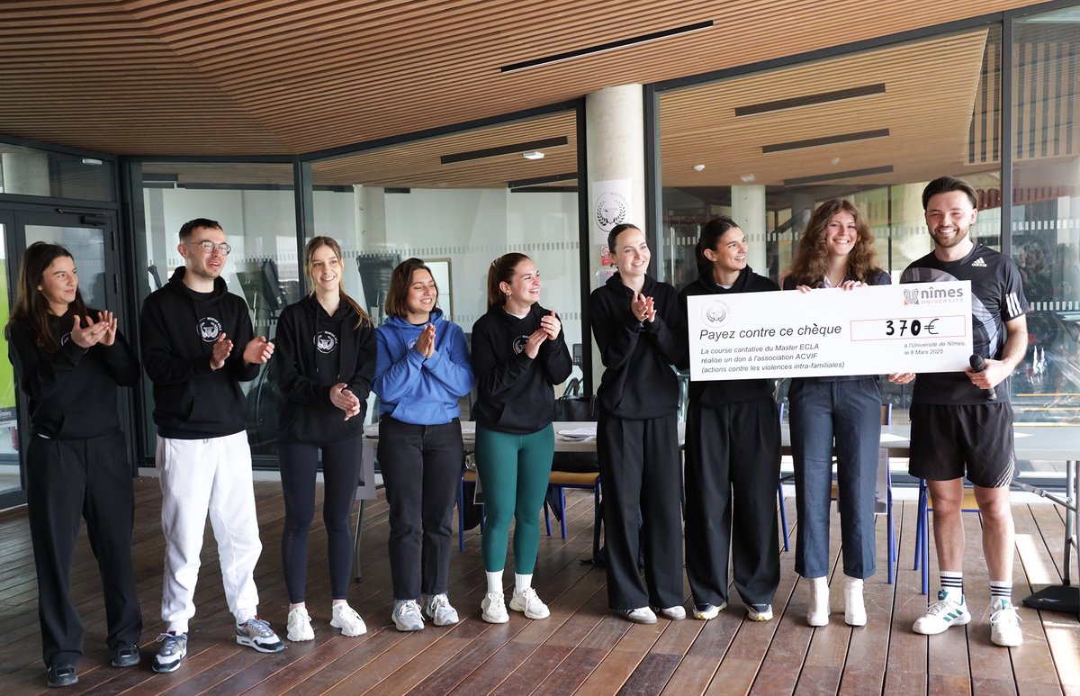 unimesfr's tweet image. 𝑪𝒍𝒊𝒏𝒊𝒒𝒖𝒆 𝒋𝒖𝒓𝒊𝒅𝒊𝒒𝒖𝒆 𝒅’𝒂𝒄𝒄𝒐𝒎𝒑𝒂𝒈𝒏𝒆𝒎𝒆𝒏𝒕 𝒅𝒆 𝒗𝒊𝒄𝒕𝒊𝒎𝒆𝒔 𝒅𝒆 #𝒗𝒊𝒐𝒍𝒆𝒏𝒄𝒆 𝒊𝒏𝒕𝒓𝒂𝒇𝒂𝒎𝒊𝒍𝒊𝒂𝒍𝒆 @unimesfr avec @Prefe30 et  @crfNimes
👨‍👩‍👧‍👦En 1an, 35 permanences : dépôt de plainte, garde d'enfant, séparation
👏L'engagement des étudiants