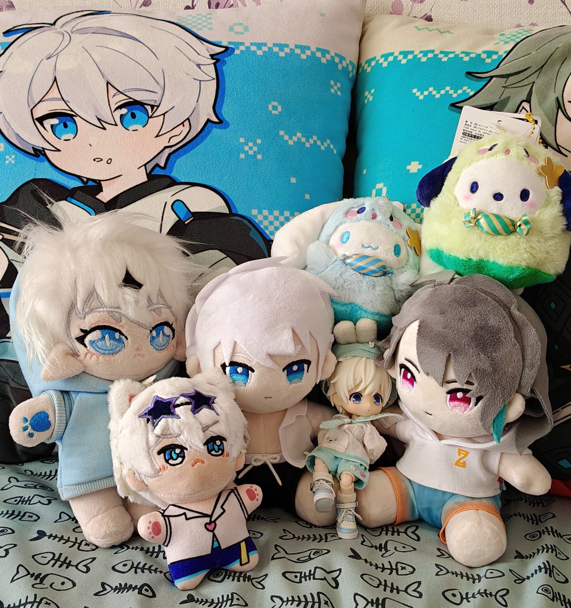 ryouarts's tweet image. Two months late but it's never too late - a whole Kevinsu family from @valkyria_bubbleβ€οΈI want everybody to know that they traveled half of the globe to came! I could only dream of valkyria's plushes and now they're here...πTruly a xmas miracle! Now its's time for a group photo!