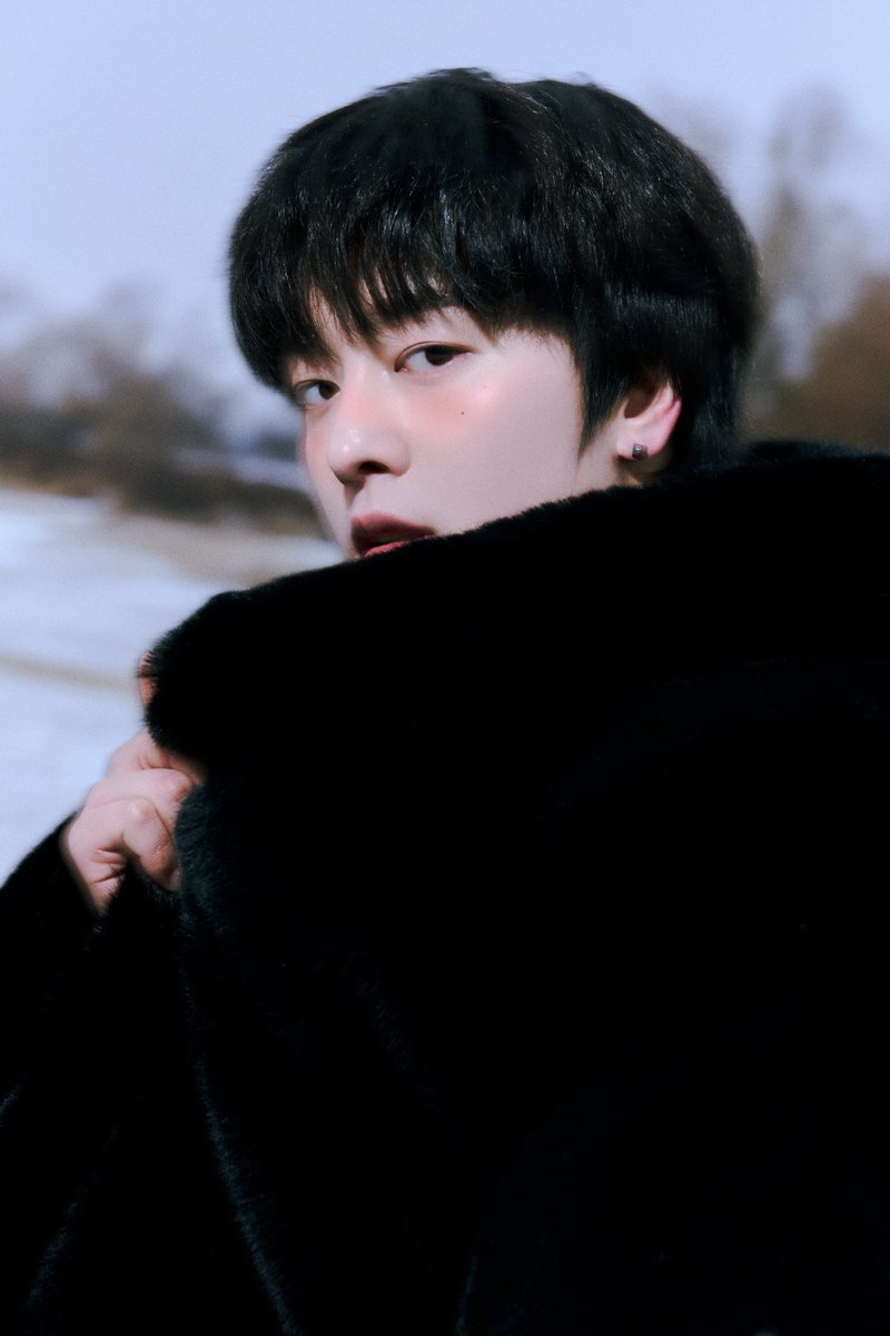 hourlyyoungjo's tweet photo. 🌹🔥 RAVN Official SNS 🌹🔥
#RAVN #レイブン #ROSES https://t.co/eH8YXMVaYJ
