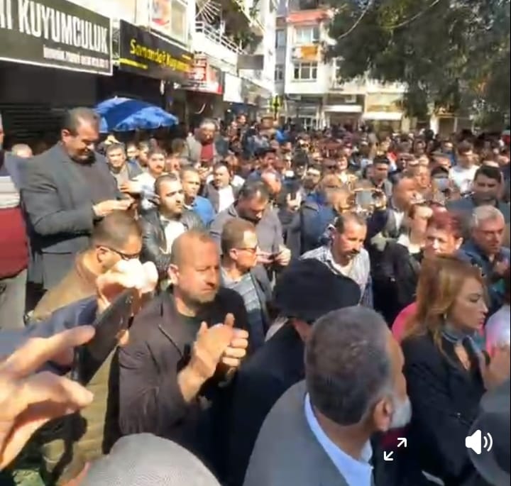 SURİYE'DE YAŞANAN ALEVİ KATLİAMINA DERHAL SON VERİLMELİDİR!

Suriye’de masum insanları hedef alarak korkunç bir şekilde devam eden katliam Samandağ’da halkın katılımı ile protesto edildi.Bu katliamların derhal durdurulmasını talep ediyoruz.