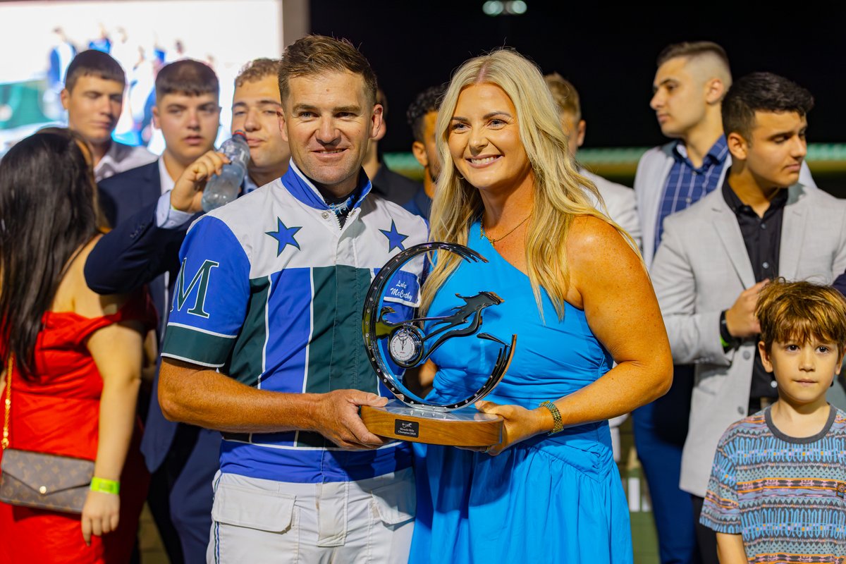 ClubMenangle's tweet photo. Iconic moments as Don Hugo adds his name to the @GarrardsHnH Miracle Mile honour roll with his win in tonight's $1 million event for Luke McCarthy and owner Tony Licastro in a mile of 1.48.4.πβ¨
#WitnesstheMagic | @HRNSW_Harness @CobbittyEquine
πΈ@Pacepix_AU https://t.co/CzU5OL43Yc