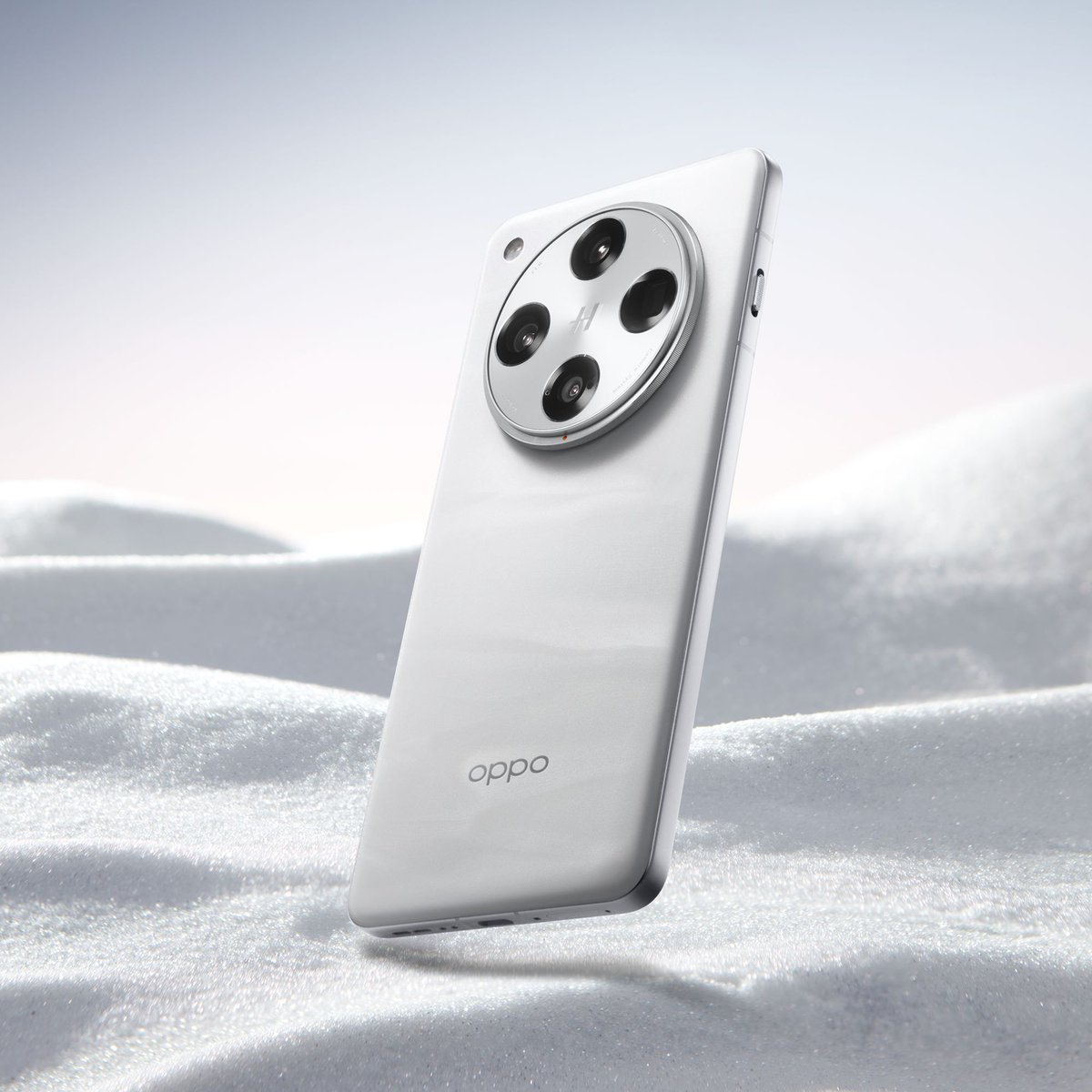 ✨ Discover the #OPPOFindX8Pro in stunning Pearl White 😍 

Get your hands on the latest and greatest now 👋