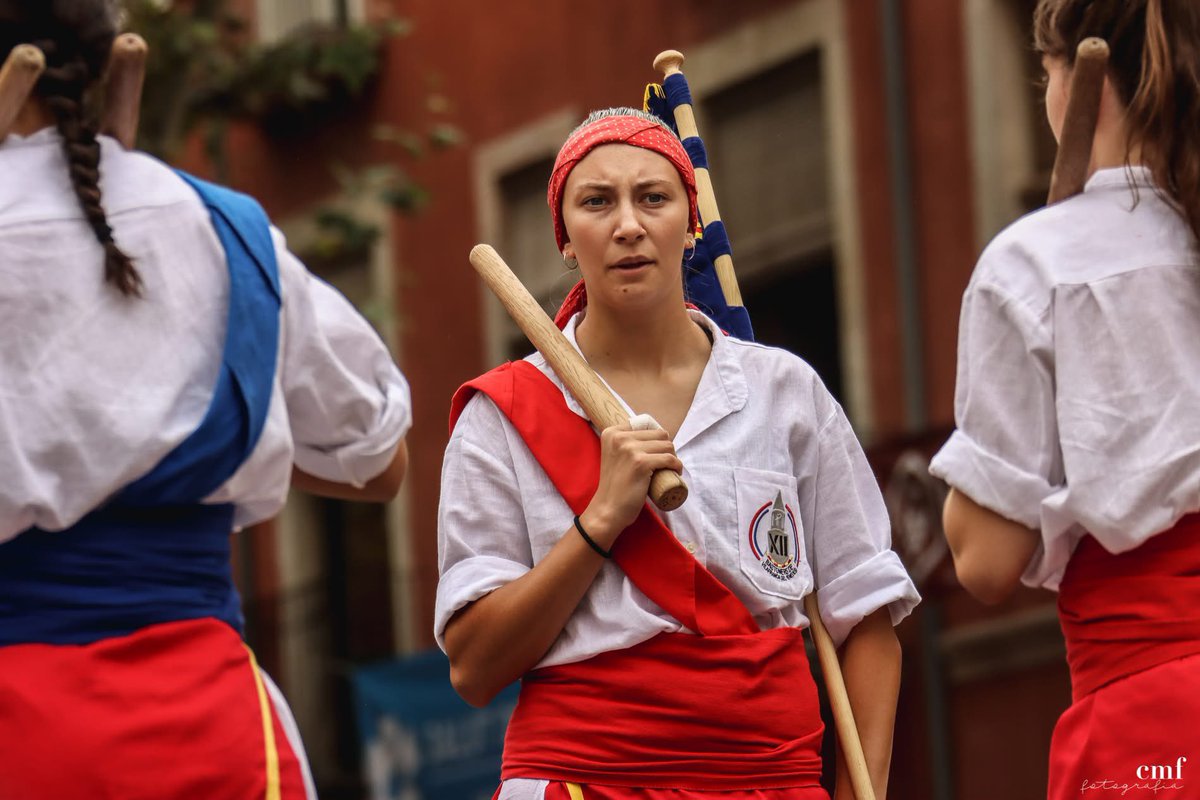 Avui reivindiquem el paper de totes les dones que han fet i fan possible la nostra cultura popular. Per moltes més bastoneres!💜

📸: <a href="/Cristian_kny/">Cristian Muñoz</a> 

#8M #diadeladona #culturapopular #bastonersdevilafranca