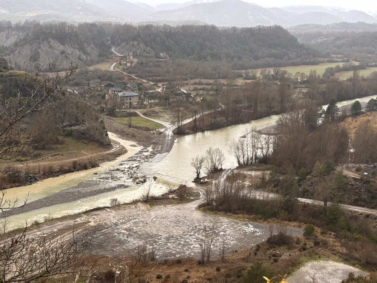 Los momentos finales antes de la tragedia, en breves el río se volverá a llevar el vado y nos dejará sin paso para Janovas, san felices, Albella y Planillo, la historia se repite una vez más, hasta cuando así <a href="/sanchezcastejon/">Pedro Sánchez</a> <a href="/oscar_puente_/">Oscar Puente</a>