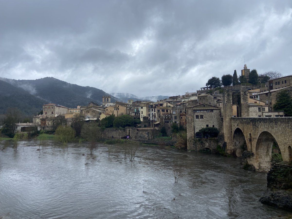 Ferran (@ferran88_meteo) on Twitter photo Més imatges del Fluvià aquest migdia a #Besalú 💦💦 <a href="/meteocat/">Meteocat</a> <a href="/alexmegapc/">Àlex Van der Laan</a> <a href="/MeteoMauri/">MeteoMauri</a> <a href="/tempsdemeteo/">Temps de Méteo</a> <a href="/TomasMolinaB/">Tomàs Molina</a> <a href="/elnacionalcat/">ElNacional.cat</a> <a href="/Aj_Besalu/">Ajuntament de Besalú</a> Més imatges del Fluvià aquest migdia a #Besalú 💦💦 <a href="/meteocat/">Meteocat</a> <a href="/alexmegapc/">Àlex Van der Laan</a> <a href="/MeteoMauri/">MeteoMauri</a> <a href="/tempsdemeteo/">Temps de Méteo</a> <a href="/TomasMolinaB/">Tomàs Molina</a> <a href="/elnacionalcat/">ElNacional.cat</a> <a href="/Aj_Besalu/">Ajuntament de Besalú</a>