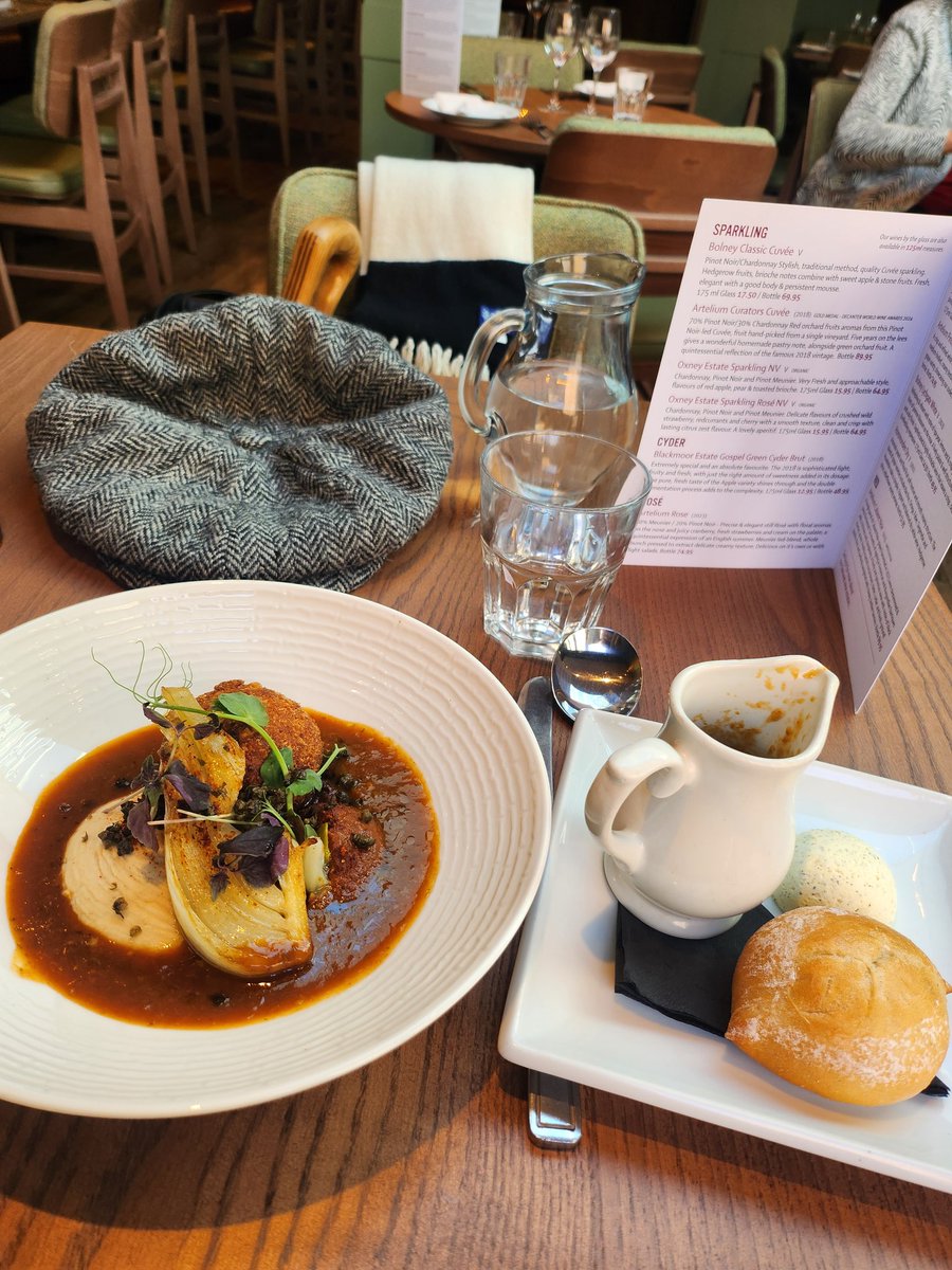 Shupsa's tweet image. Concerned to find my favourite Brighton veggie restaurant has had yet another make over. Relieved that food still OK.   #ffc