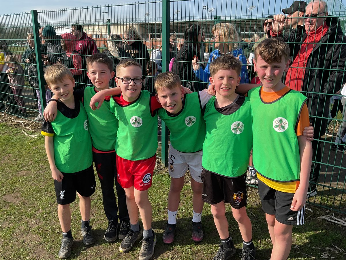 A support effort from our cross country runners this morning including a brilliant 3rd place for Leo! 💚💛🏃🥉 #GoGilded