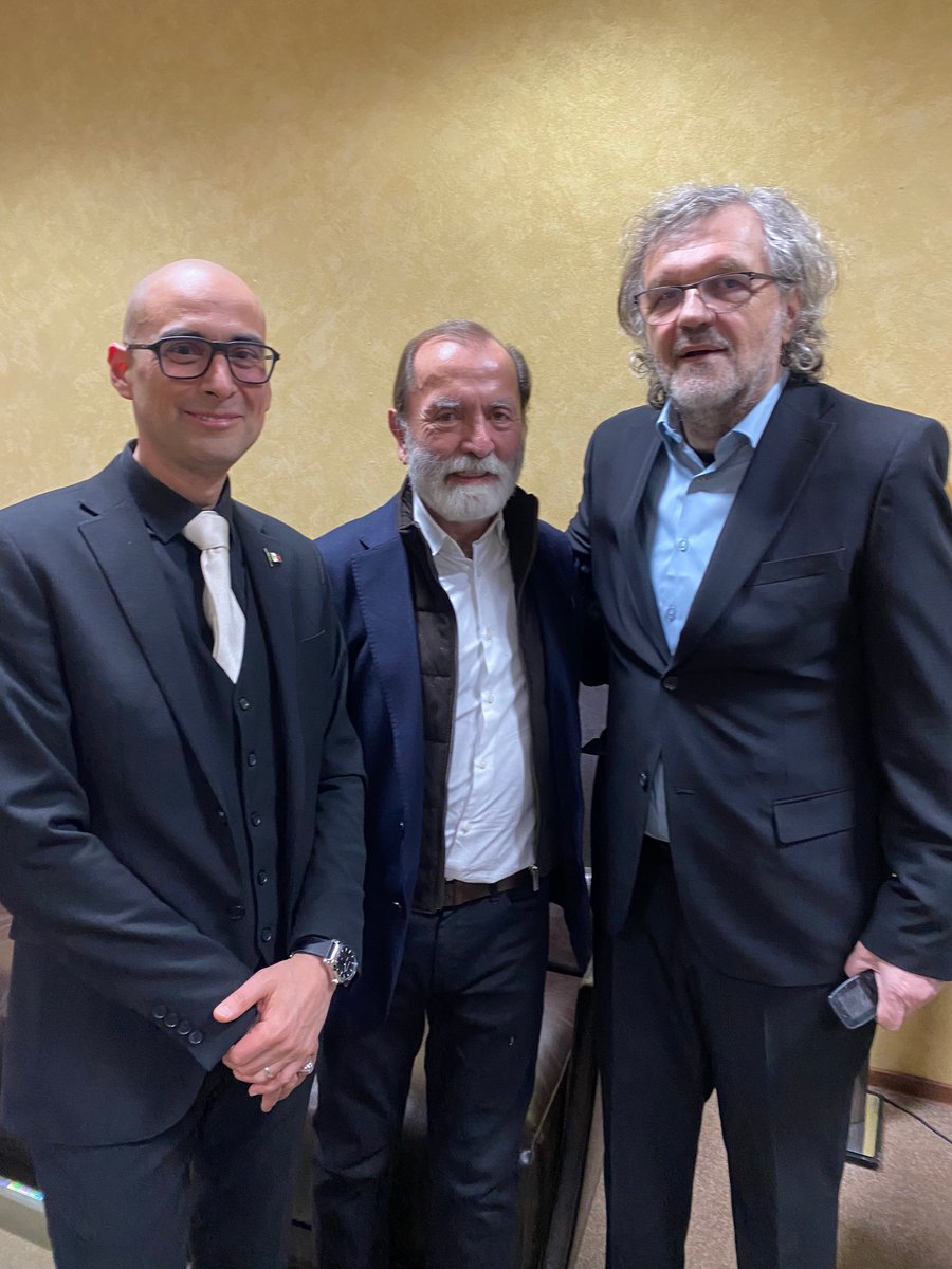 Eduardo Villegas Megías (@evillegasme) on Twitter photo Coincidencias extraordinarias en un sitio impensable: Emir Kusturica y <a href="/epigmenioibarra/">epigmenio ibarra</a> en Siberia. 🎬❄️ Coincidencias extraordinarias en un sitio impensable: Emir Kusturica y <a href="/epigmenioibarra/">epigmenio ibarra</a> en Siberia. 🎬❄️