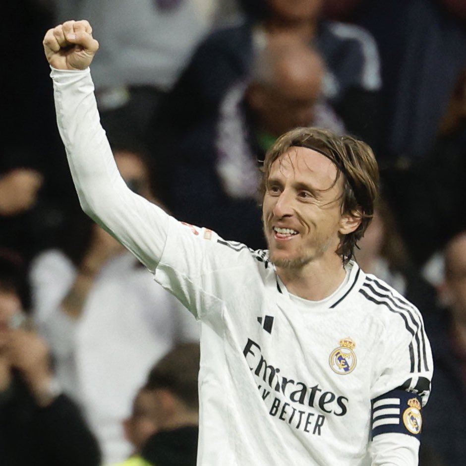 🚨⚪️ Ancelotti: “Luka Modrić can play tomorrow and Wednesday. He has no recovery problems”.

“I'm not surprised because I see how he prepares in training, he is an example that young players have to follow”.