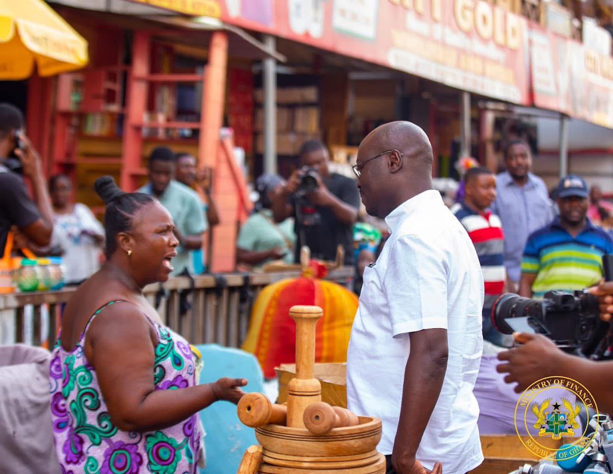 AnnanPerry's tweet image. Finance Minister Dr. Cassiel Ato Forson and his team at the Ministry of Finance have engaged market women, traders, and Ghanaians at the Makola market to gather their input for the upcoming 2025 budget. 

#AbanPapaAba