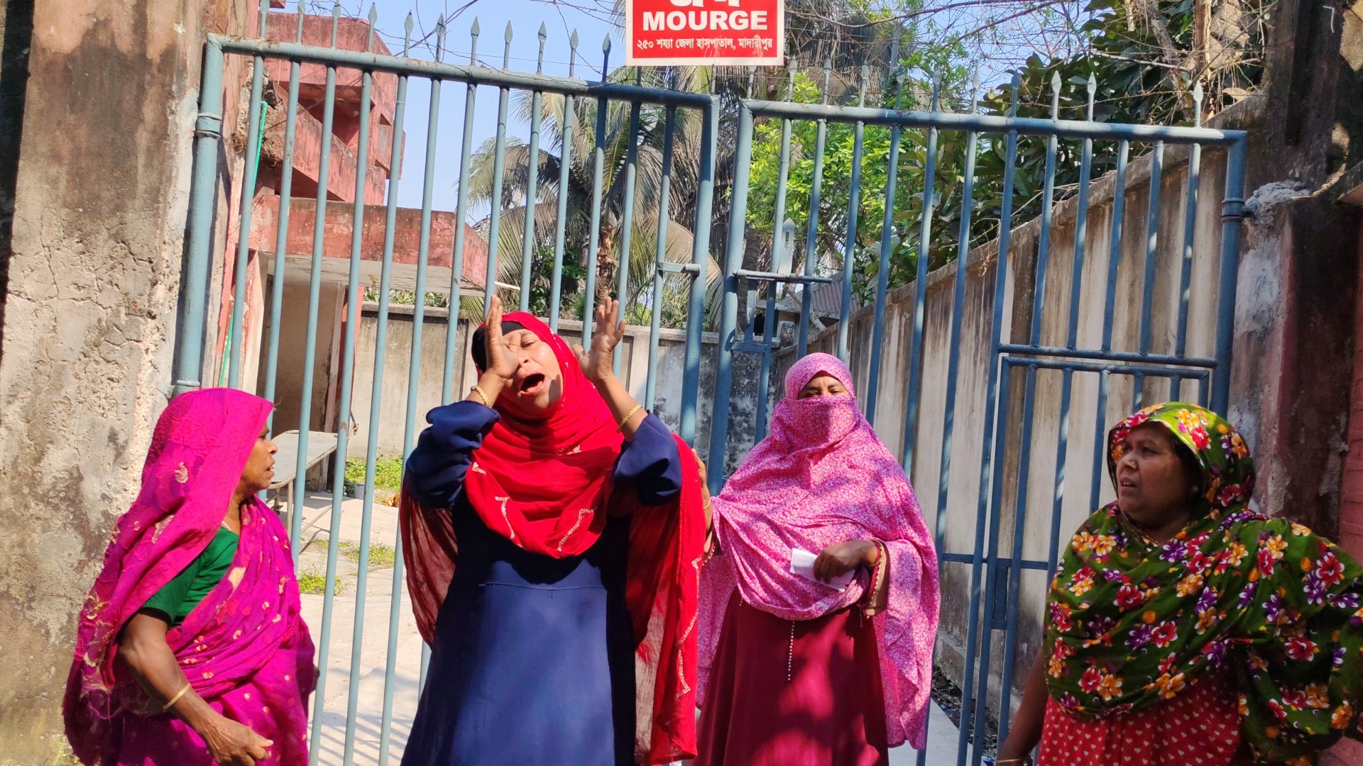 মাদারীপুরে বালু ব্যবসার নিয়ে সংঘর্ষে মৃত্যুর সংখ্যা বেড়ে দুই ভাইসহ নিহত তিন