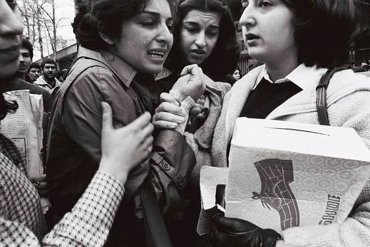 İran'da kadınlar, başörtüsü takmanın zorunlu hale getirilmesini protesto ediyor. Tahran, 8 Mart 1979