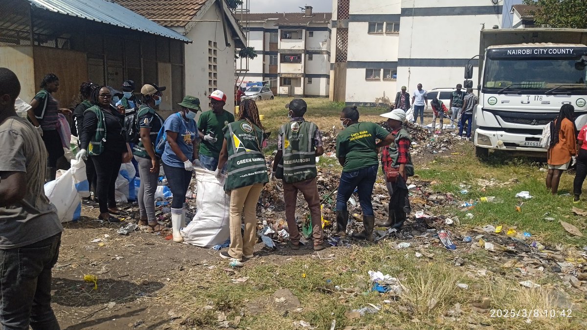 Happy #IWD2025  a clean up activity at Kasarani to mark the international women's day. 
<a href="/kunec250/">KU ENVIRONMENT CLUB</a> 
<a href="/GLIT_Foundation/">Giving Light to Society</a>