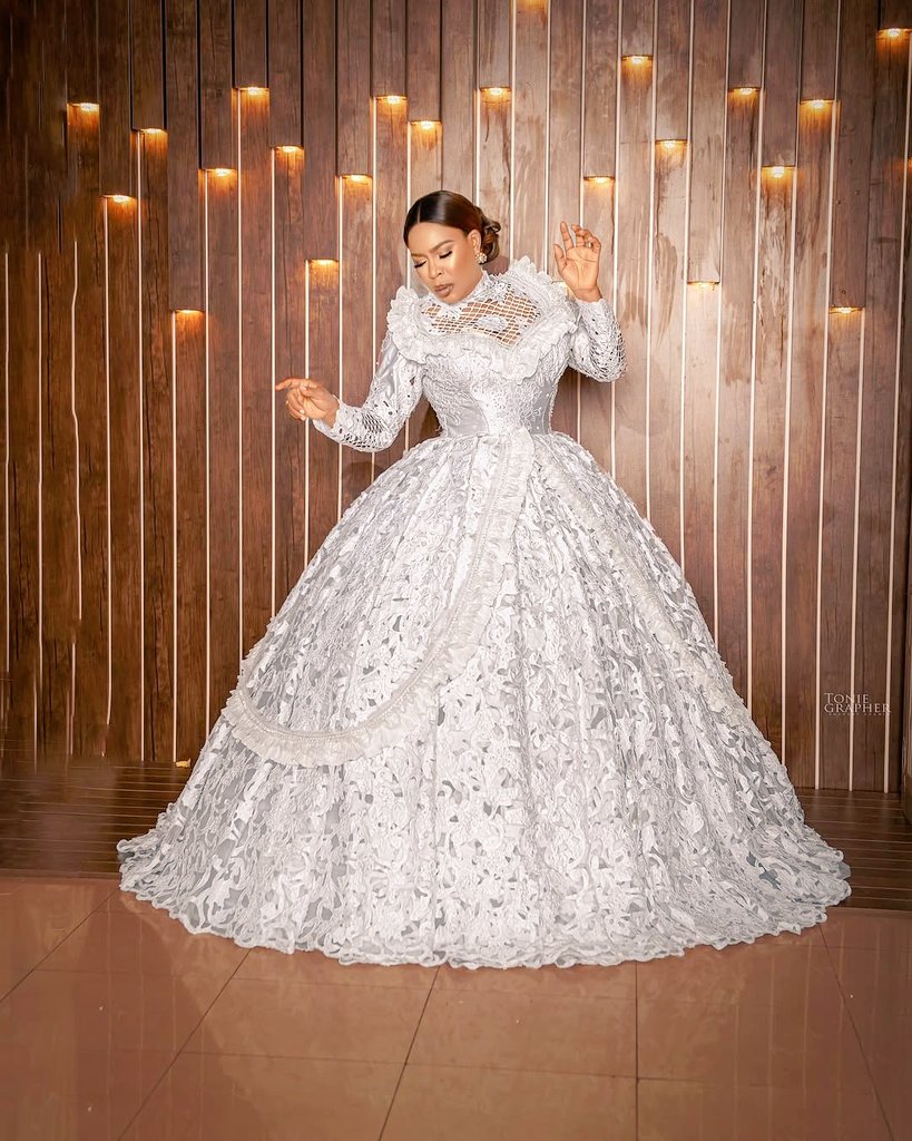 Happy International Women's Day! 👑 Remember, you're a queen, and you can achieve anything you set your mind to.  Don't be afraid to chase your dreams,✨ You are strong, capable, and worthy of all the love and happiness in the world.  So go out there and shine!  🌟