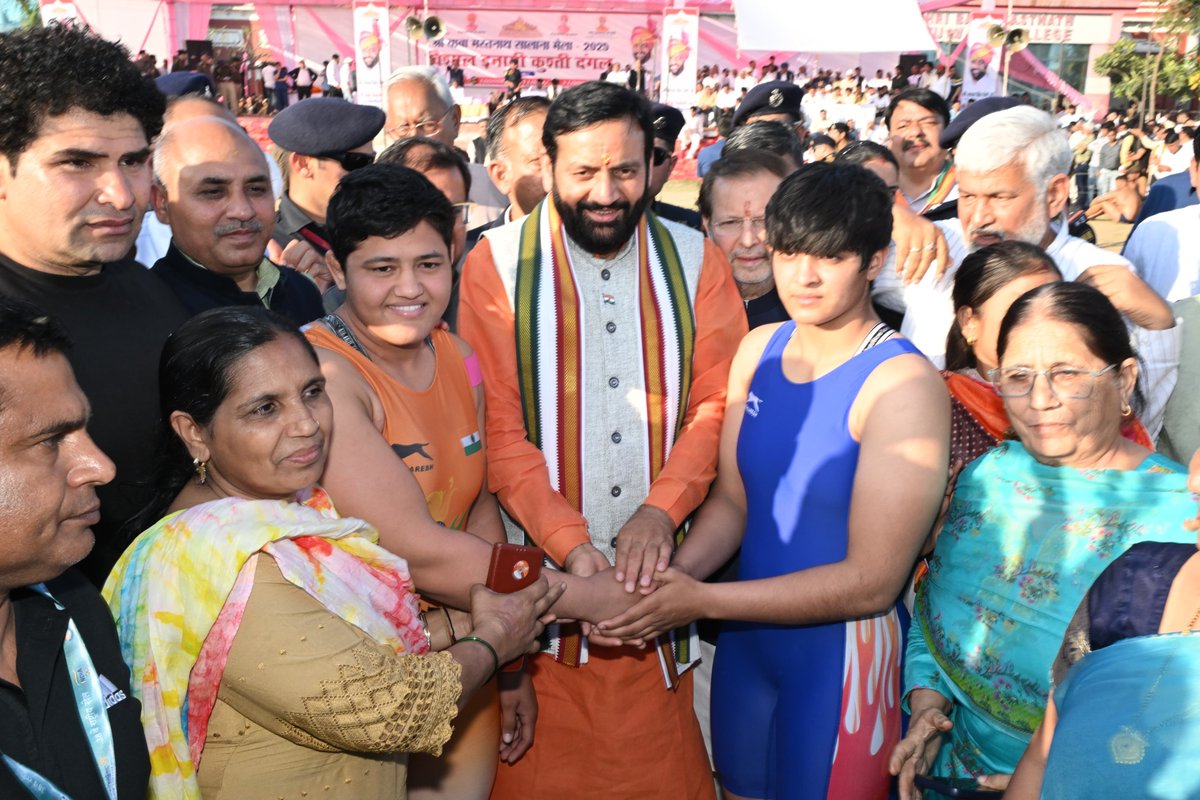 आज नवमी के दिन रोहतक (मठ अस्थल बोहर) में श्री बाबा मस्तनाथ मठ में परमसिद्ध शिरोमणि श्री बाबा मस्तनाथ जी महाराज की पुनर्निमित समाधि (मंदिर) पर माथा टेककर प्रदेश के अपने परिवारजनों की सुख-शांति और समृद्धि की कामना की। 

उनकी पुण्य स्मृति में नाथ संप्रदाय के इस प्रमुख स्थल पर आयोजित