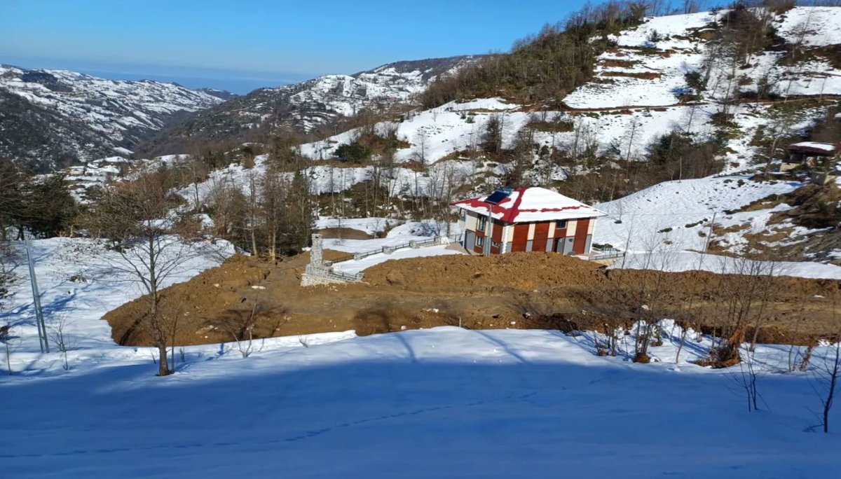 TurkgunGazetesi's tweet image. Rize'de heyelan paniği yaşandı: 4 ev tedbir amaçlı boşatıldı

turkgun.com/gundem/rizede-…

#Rize #HEYELAN #4Ev