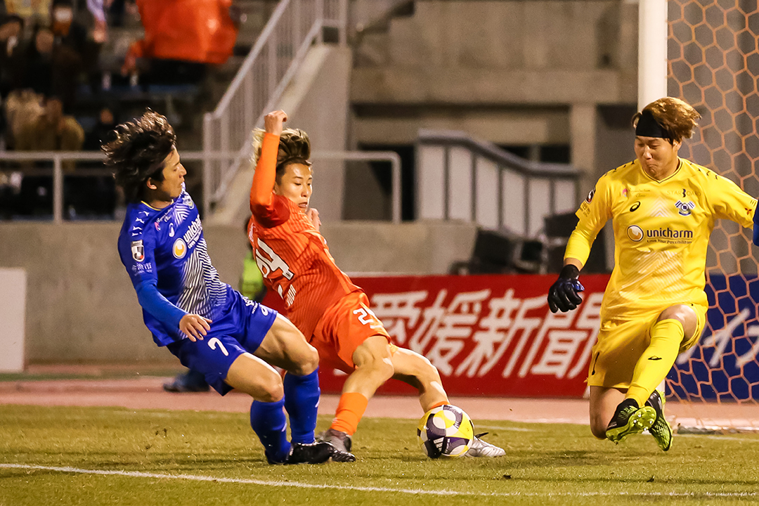 ehime_fc's tweet photo. J2第4節 2025/3/8 18:13キックオフ
ニンジニアスタジアム
#愛媛FC vs #FC今治（●2-3）

試合写真など詳細はこちら
https://t.co/vmJpom1qdp

#ehimefc
#愛媛今治
#伊予決戦 https://t.co/eJYJ8BJ3xS