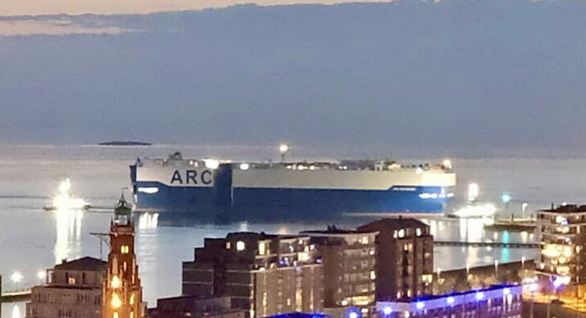WarshipCam's tweet photo. Vehicle Carrier ARC Defender of the Maritime Security Program (MSP) coming into Bremerhaven, Germany - March 7, 2025 #arcdefender
SRC: webcam https://t.co/HQyW2e21ol