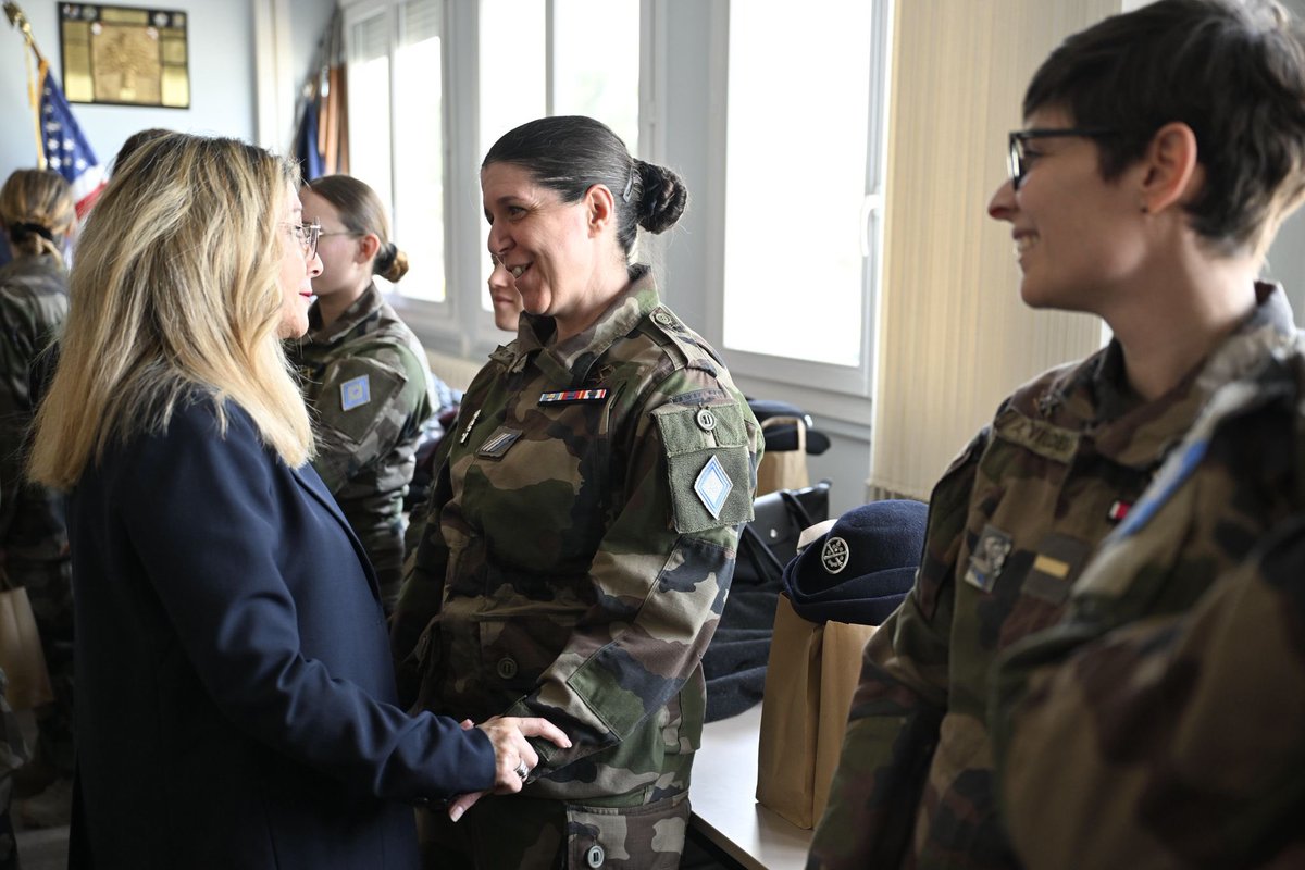 En cette journée internationale des droits des femmes, je souhaite mettre en lumière toutes les femmes qui prouvent que l’engagement militaire n’a pas de genre. Je suis d'autant plus fière de le faire depuis le quartier du 4e régiment du matériel de Nîmes, au sein duquel je suis