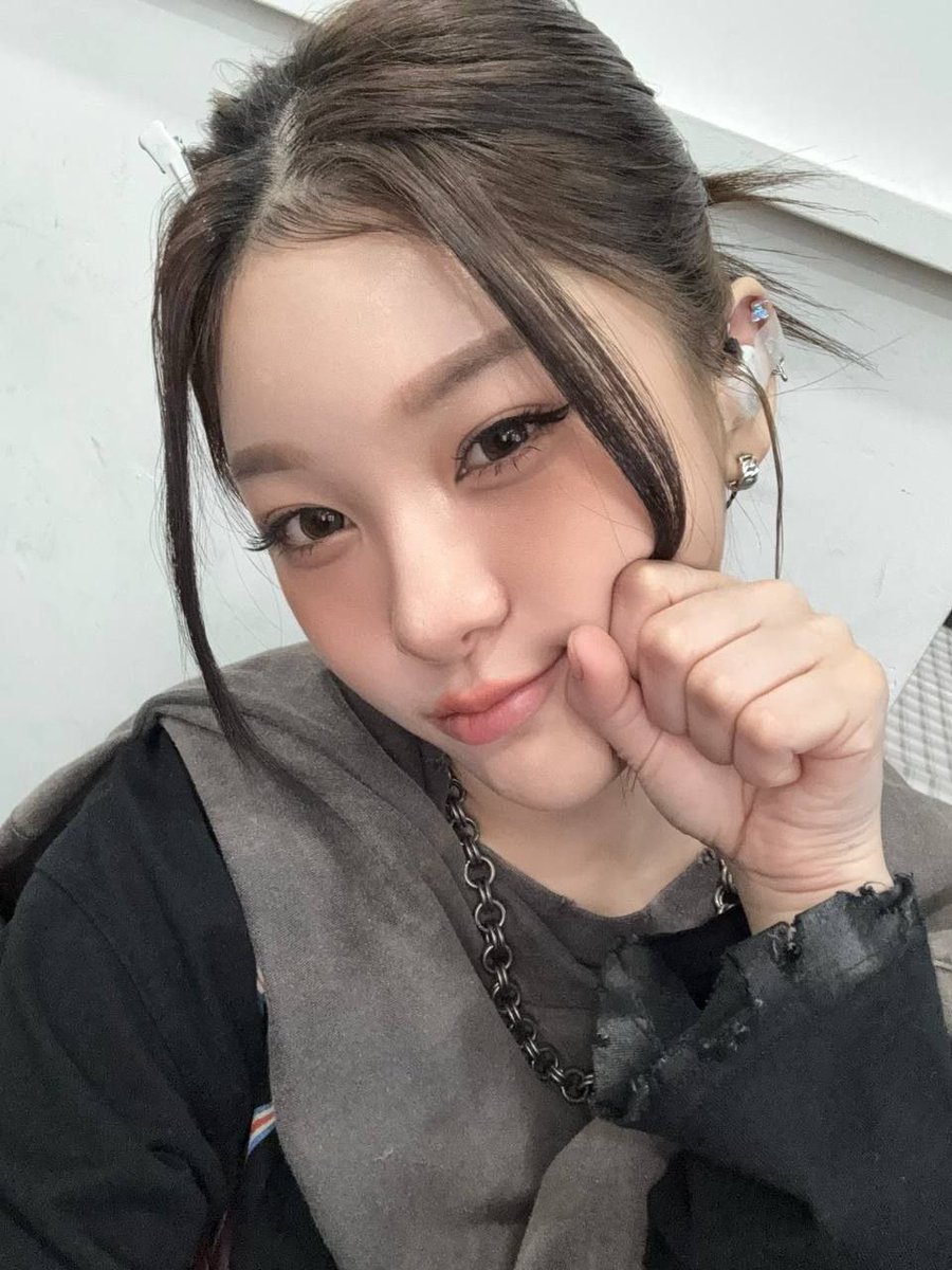 Fofinhaa!!  🌷

#JIANA via fromm | 08.03.25
#YOUNGPOSSE #영파씨