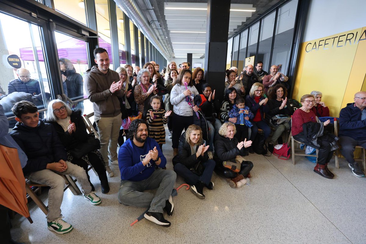 Malgrat la pluja, hem gaudit de les activitats del #8M, Dia Internacional de les Dones, a l'Espai Can Prat. L'acte ha comptat amb actuacions, la lectura del manifest institucional i la performance Desmuntar per construir, protagonitzada per un grup de dones de #lesFranqueses 🧵👇