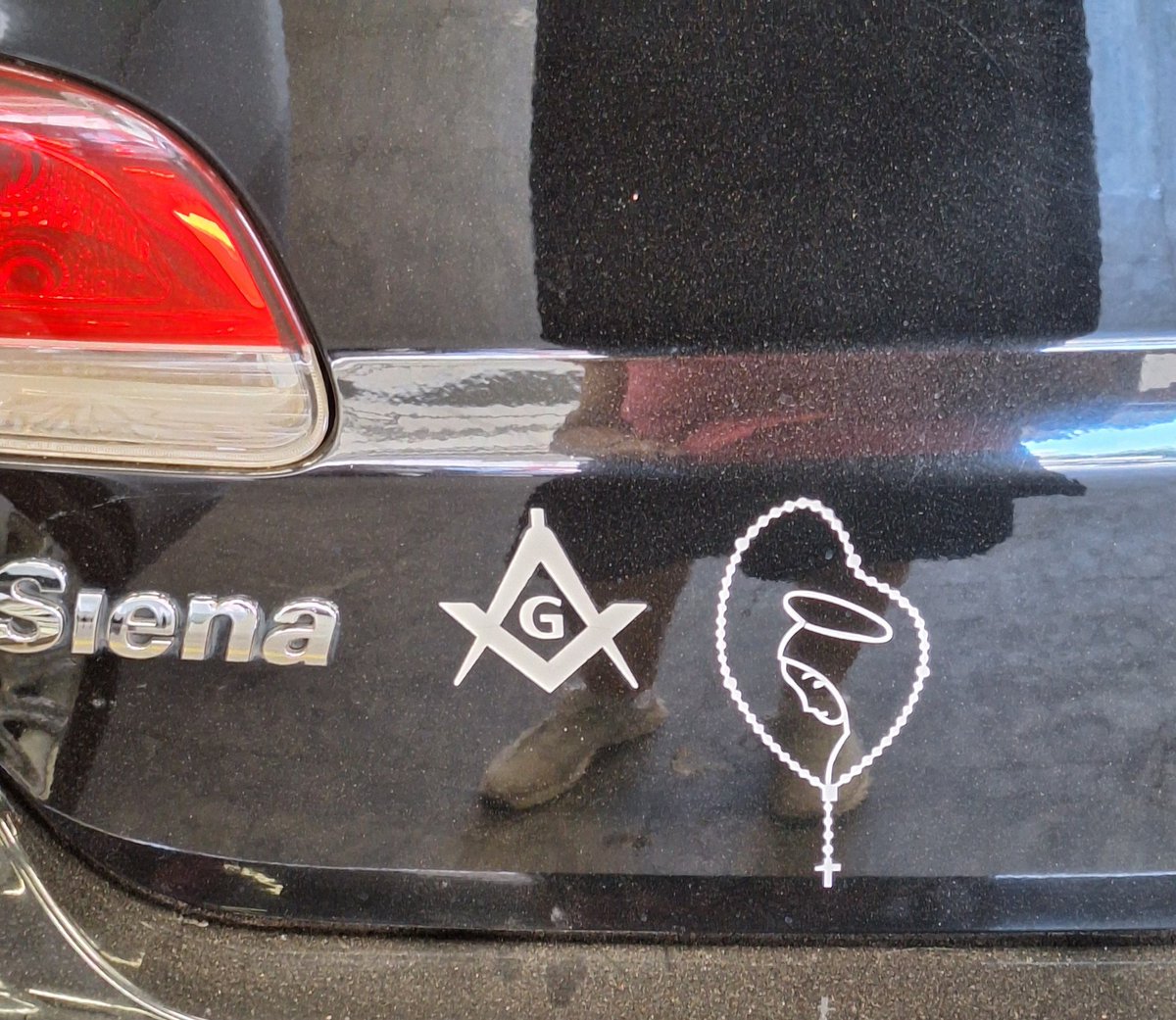 MariaeRadio's tweet image. Entrando no mercado eis que 🤡