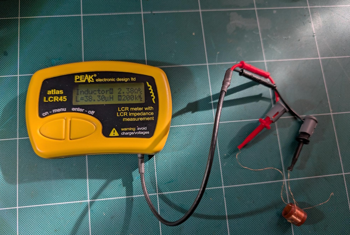 A dual inductor  which was wound on a plastic former then placed on a ferrite rod. The rod broke in half when the device was dropped which also broke the fine wires of coil. Attempt a repair but the fantastic <a href="/peakatlas/">Jez @ Peak Electronic Design Ltd 💙🇪🇺</a> LCR45 allows us to see both inductances. Great tool.