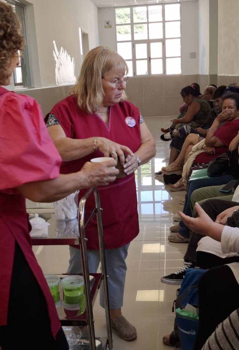 En el mes de la mujer, celebro la Iniciativa de la Fundación "Honrar la vida" de invitar a mujeres referentes en diferentes áreas, a compatir con ellas la tarea diaria que realizan ayudando a las pacientes del Hospital de la Mujer. Felicitaciones y muchas gracias por invitarme!