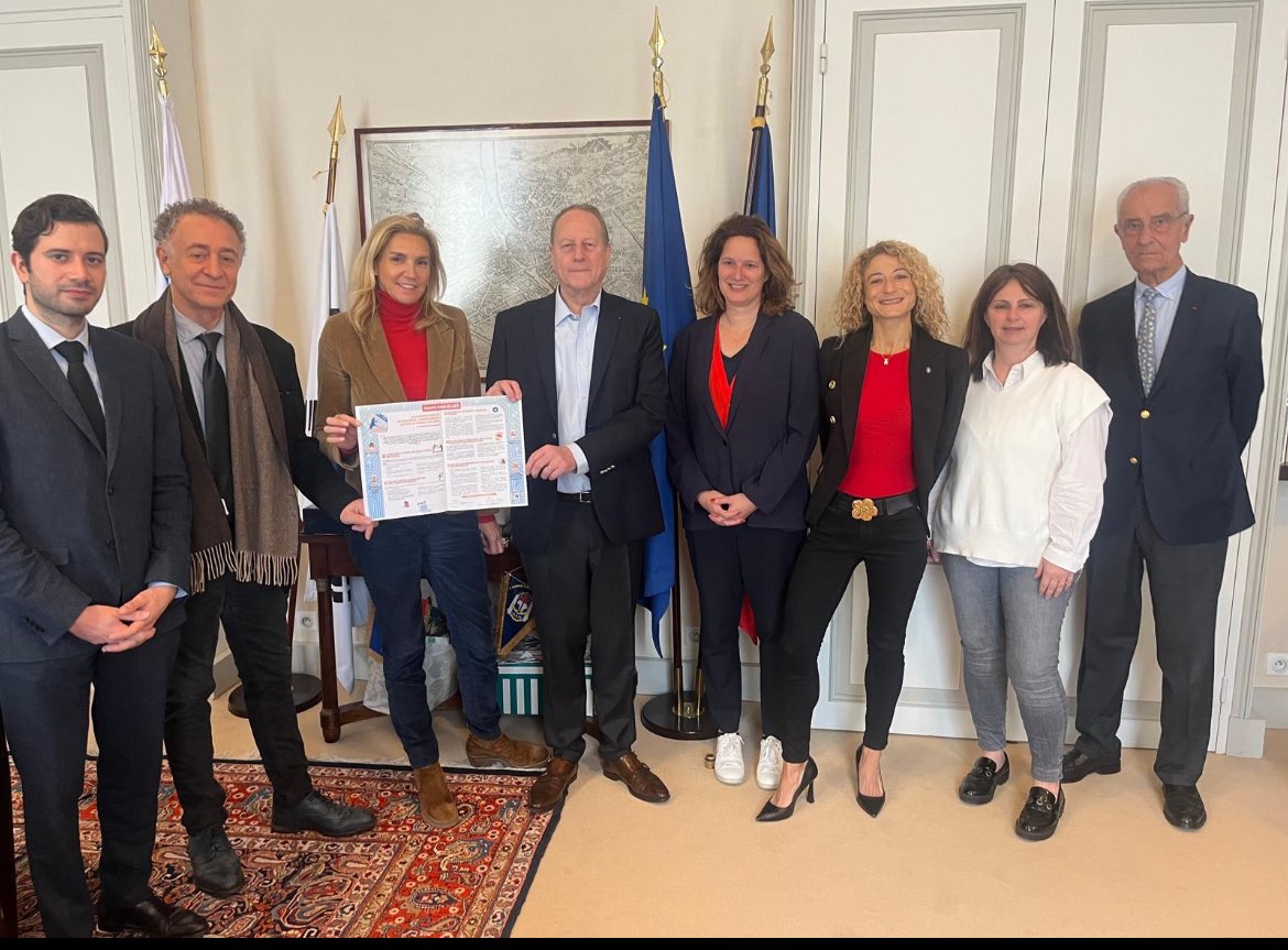 #InternationalWomensDay #JourneeInternationaleDesDroitsdesFemmes la <a href="/mairie15/">Mairie du 15</a> apporte son soutien aux initiatives pour protéger les #femmes notamment sur les #reseauxsociaux à l’heure de la fulgurances de l #IA <a href="/respectzone_org/">Respect Zone</a> <a href="/Philippe_Goujon/">Philippe Goujon</a> <a href="/AgnesEvren/">Agnes Evren</a> <a href="/AnthonySamama/">Anthony Samama</a>