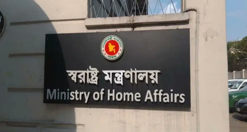 নওগাঁয় ডেভিল হান্ট ও পুলিশের অভিযানে গ্রেফতার-৫