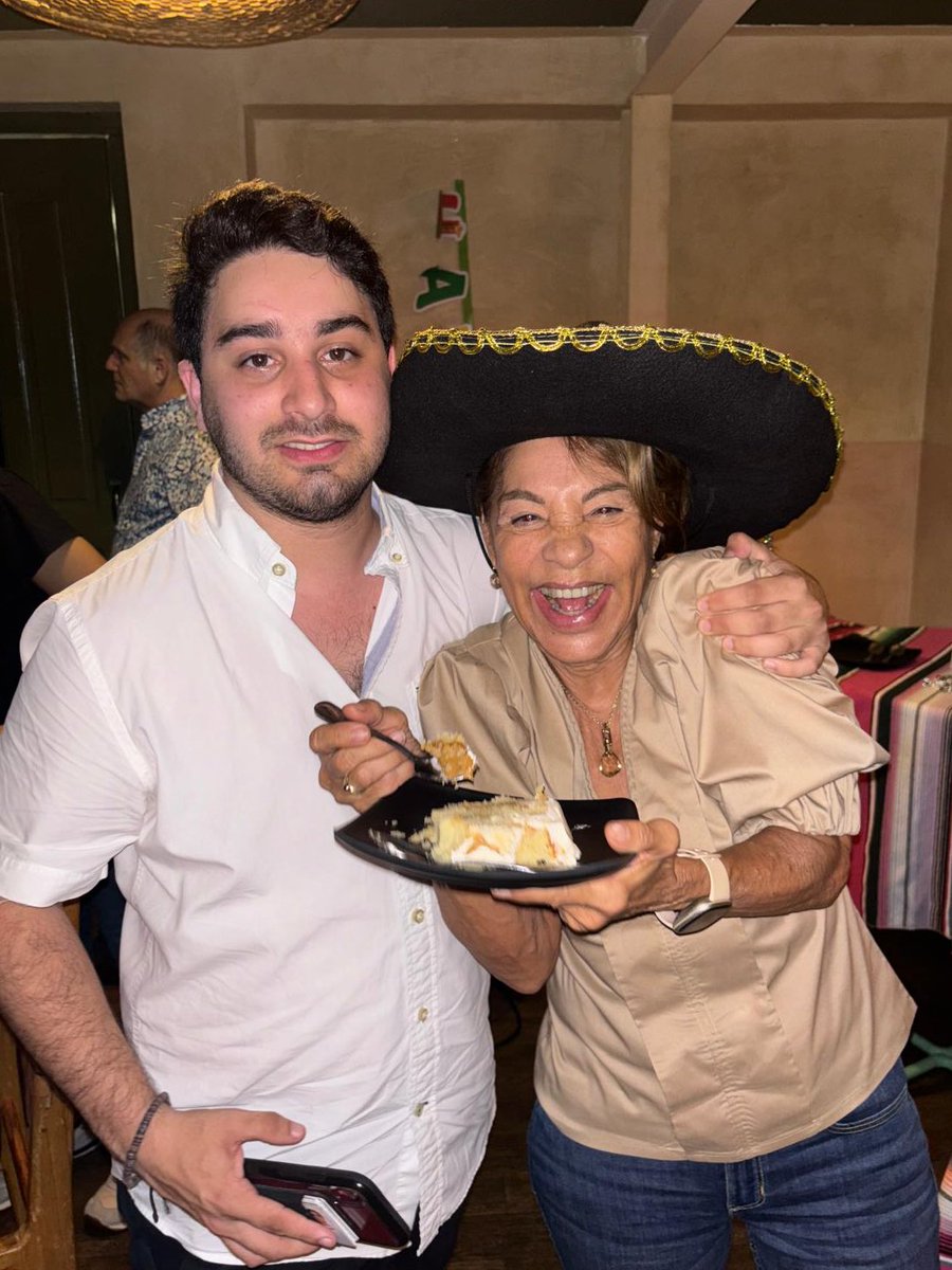 En el #DíaInternacionalDeLaMujer celebro a las mujeres sobretodo mi mama, mi suegra, Marti y mi Gretel. Su fuerza, inteligencia y dedicación me inspiran. X ellas soy un mejor hombre y persona. Sigamos trabajando por la igualdad, el respeto y las oportunidades q todas merecen.