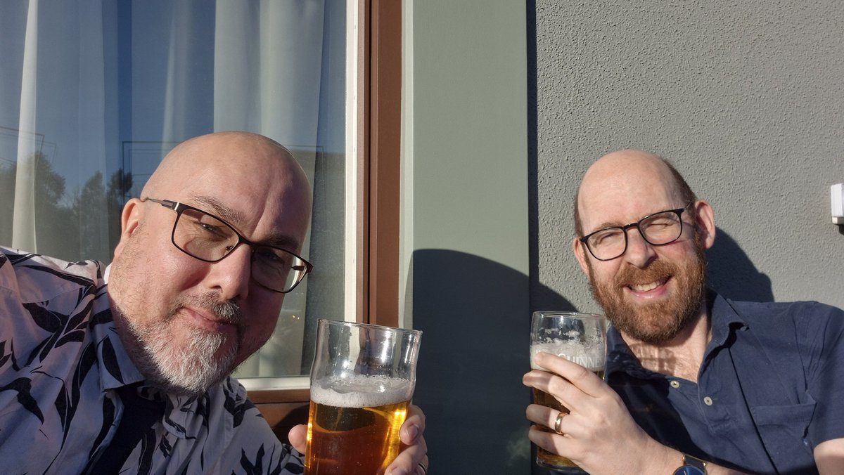 Britpop_Fogman's tweet photo. En after barnkalas i solen är man ju värd med @fredricforsa
#afterbarnkalas
#Farsta https://t.co/rbPRscv9UD