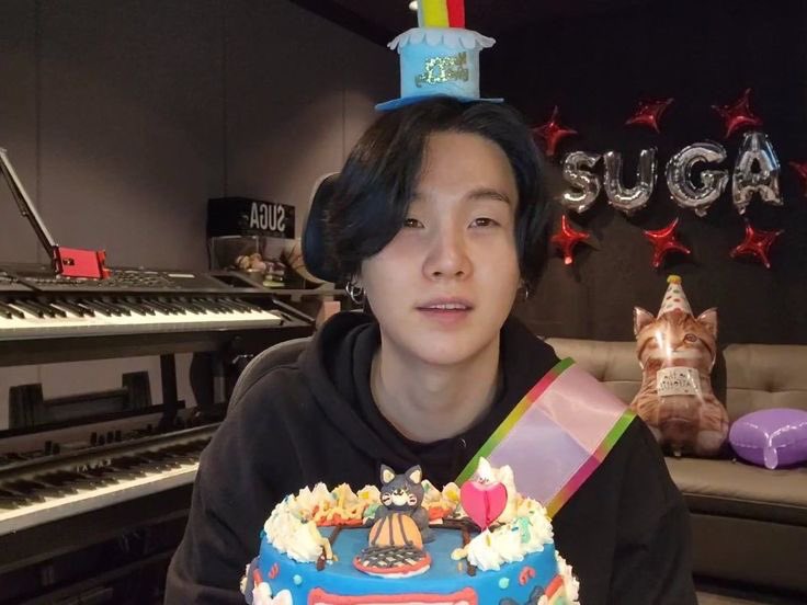 🎂 30 MINUTES LEFT!!!

RT AND REPLY 

HAPPY SUGA DAY
#HappySUGADay
#HappyBirthdaySUGA
#OurFirstLoveSUGA
#SUGAOurForeverArtist
#OurLotusFlowerSUGA
#YoongiOurUniverse
#32ndSpringwithSUGA