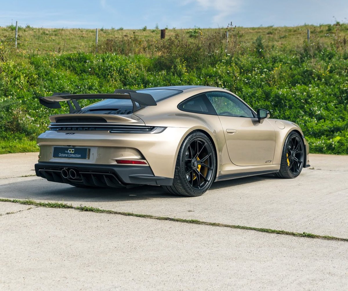 PorscheCIub's tweet photo. Paint-to-Sample Gold Bronze Metallic 992 GT3 https://t.co/AVsUNf1yec