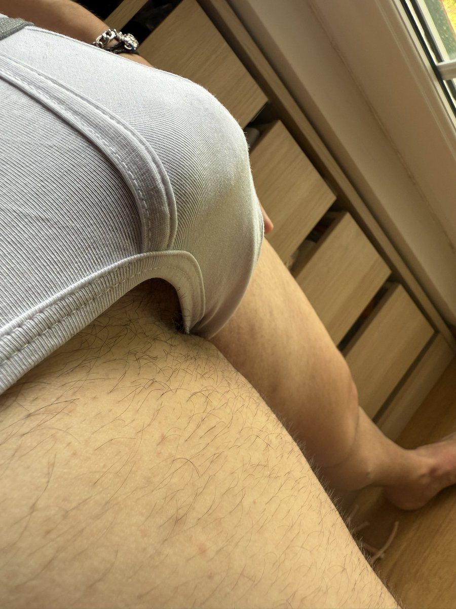 As cuecas brancas são sempre sexys! 😈🤩