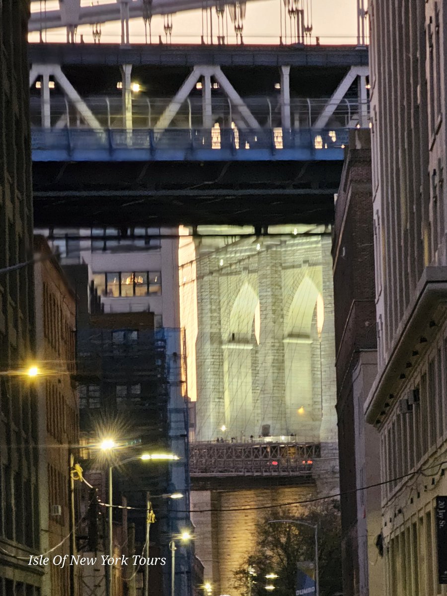 Delightful, insightful NYC walking tours! (@tourguidestan) on Twitter photo 