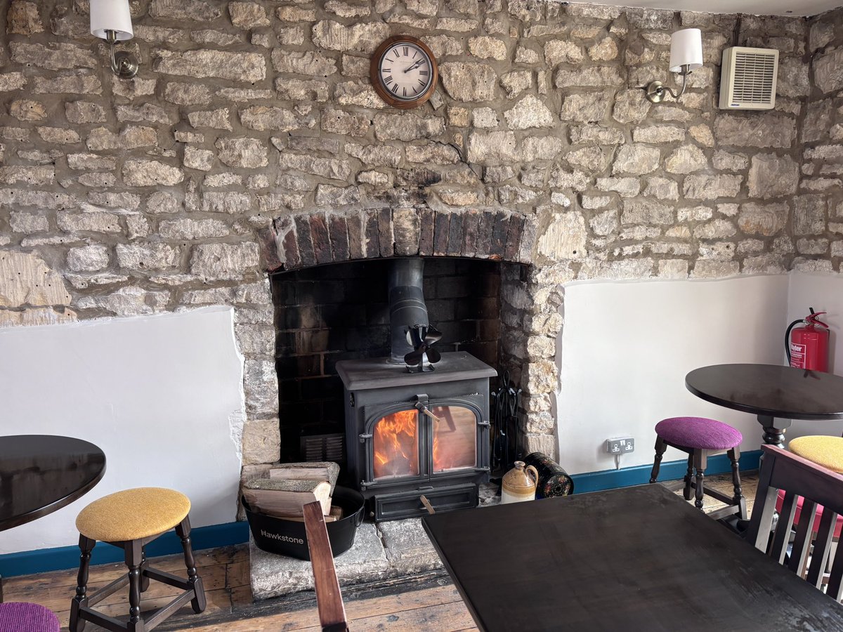 My boozer is open for business 😍😍<a href="/thebowbridge/">The Bowbridge Arms</a>